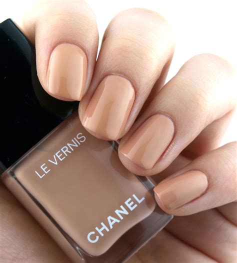 Chanel Beige Beige (556) Le Vernis Nail Colour Product Info